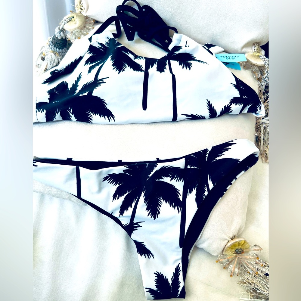 CHEEKY GAL 2 piece Bikini Black & White Hawaiian Print Beautiful Bathing Suit
